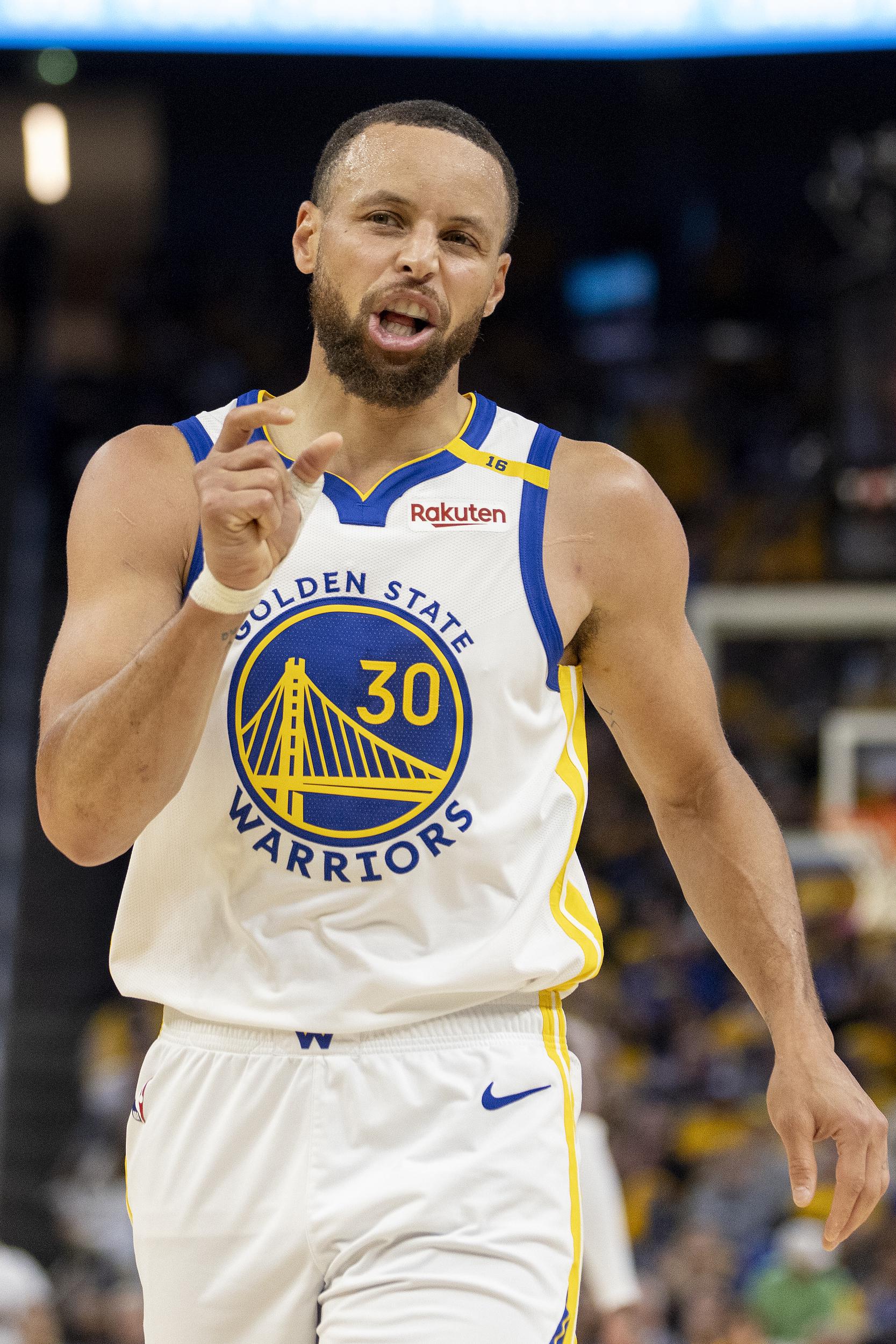 拉塞尔：库里总带着我不靠裁判打球的心态比赛，我对他充满敬意