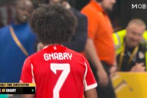 穆西亚拉疑似重伤！下半场格纳布里替补登场