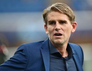 弗洛因德：格雷茨卡背部存在问题被换下，这只是预防措施