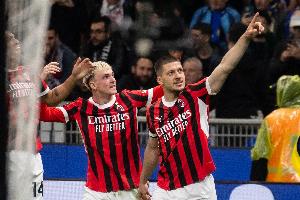 开云体育官网-米兰虚惊一场，意媒：约维奇一周内就能从腰伤中复出