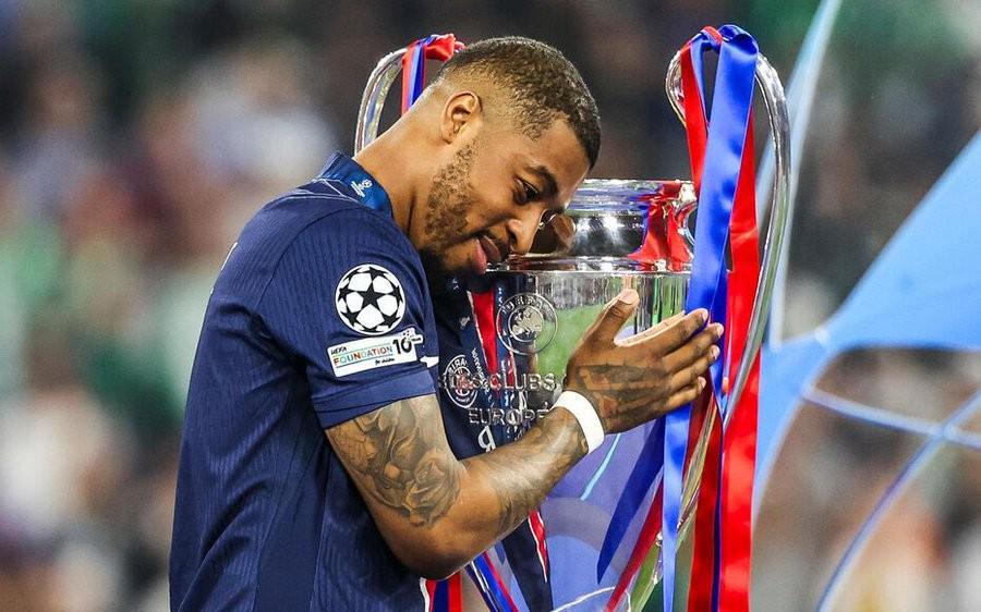 记者：巴黎将在周日对阵朗斯赛后致敬金彭贝