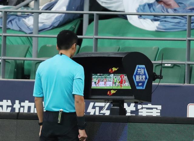 kaiyun-中超争议判罚根源：领导要VAR多介入 违背FIFA原则