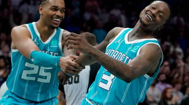 kaiyun-乔丹的篮球迷要被抢走啦 隔壁足球队完成主场首秀