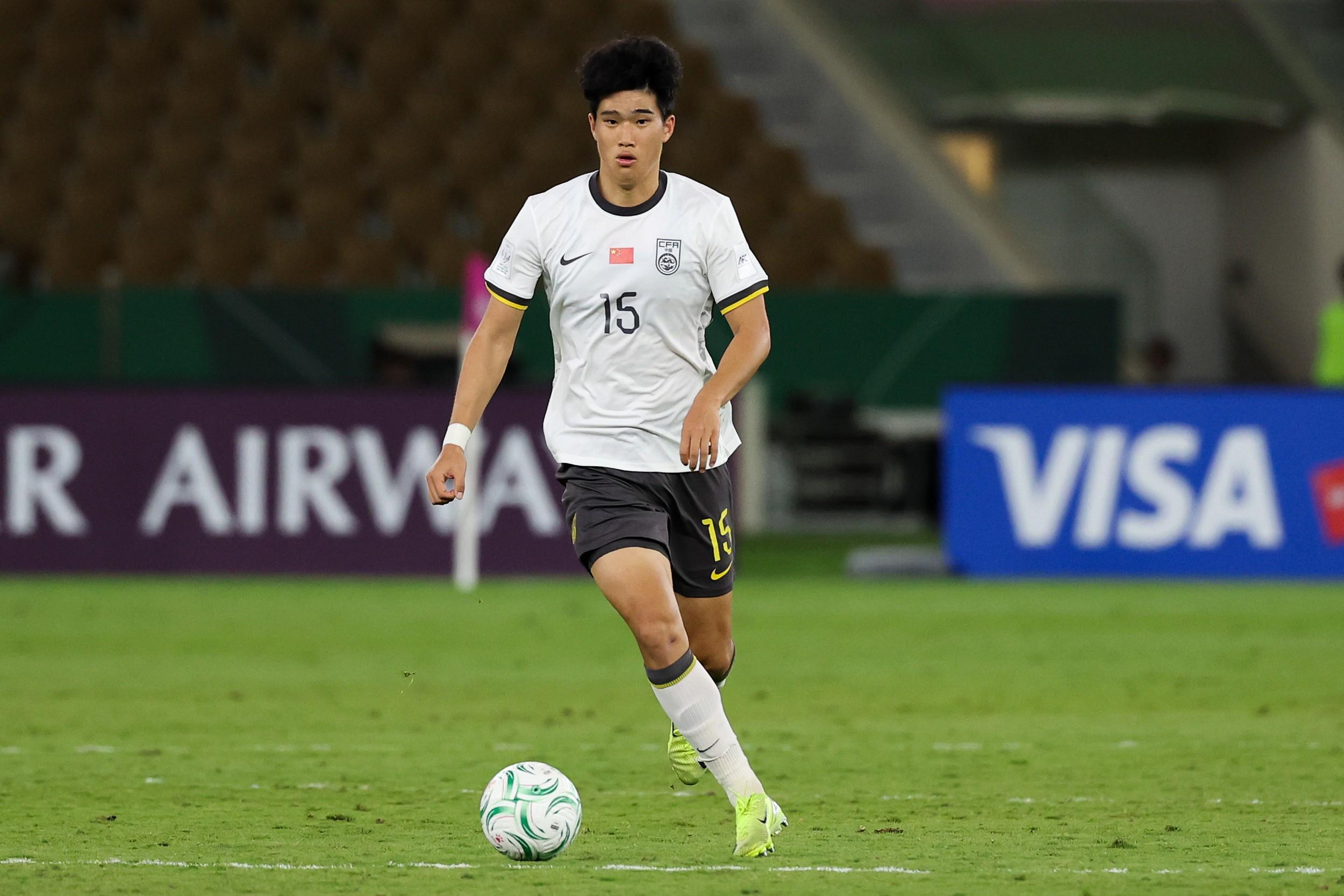 开云APP-彭啸：小时候梦想踢中锋；拜合拉木有舞蹈天赋