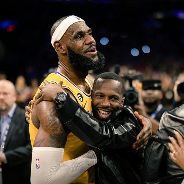 开云APP-富保罗辟谣联手詹姆斯买NBA球队：我真的买不起