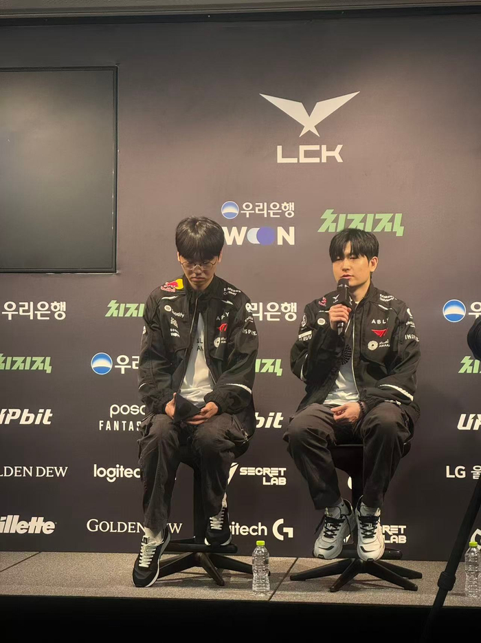 开云体育下载-KT横扫T1赛后Doran选手与Tom教练接受采访|Gen.G战队|Doran-崔玄准|lpl|电竞赛事讨论|败者_新浪体育_新浪新闻